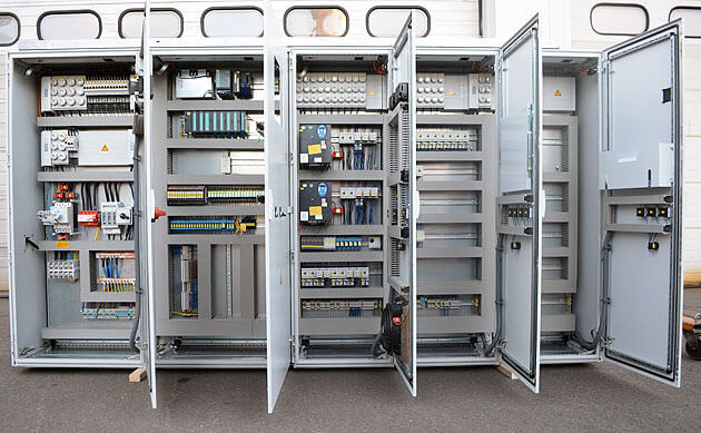 Penjelasan Mengenai Automation / Otomasi PLC Panel Control